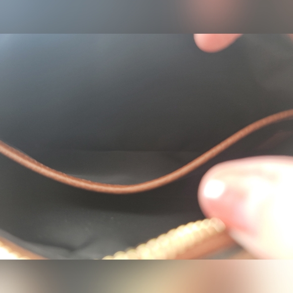 (NWT) Authentic Burberry tan leather elongated crossbosy camera bag - Picture 11 of 12